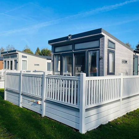Brians Lodge With Hot Tub Pocklington Exteriör bild