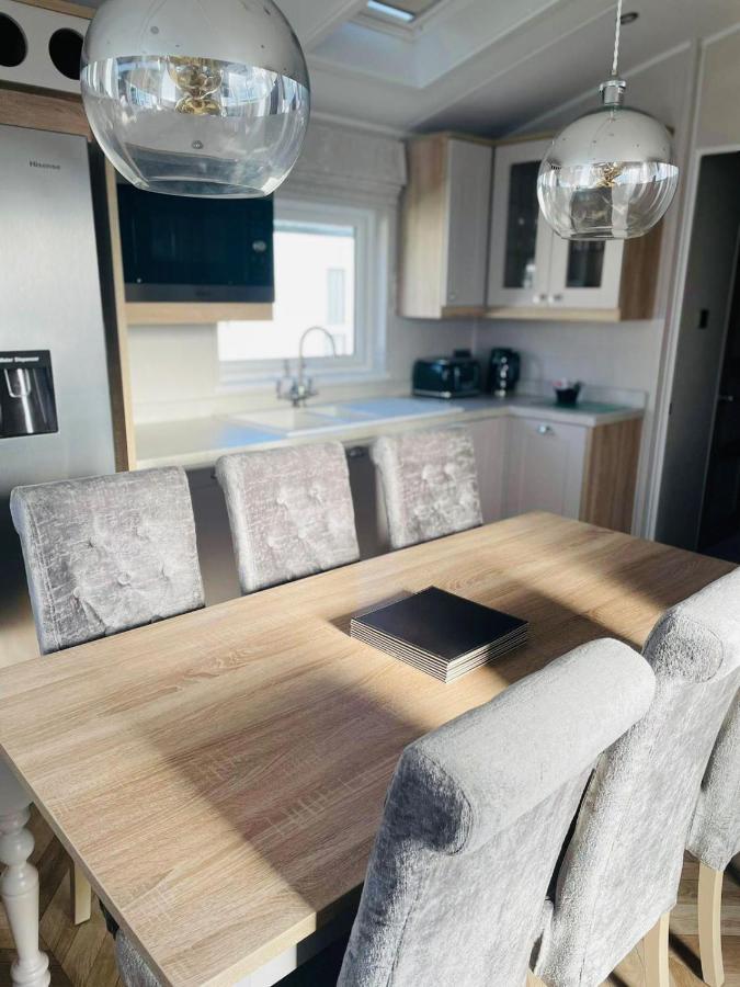 Brians Lodge With Hot Tub Pocklington Exteriör bild