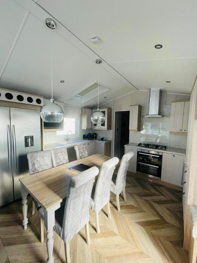 Brians Lodge With Hot Tub Pocklington Exteriör bild