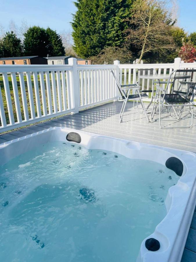 Brians Lodge With Hot Tub Pocklington Exteriör bild