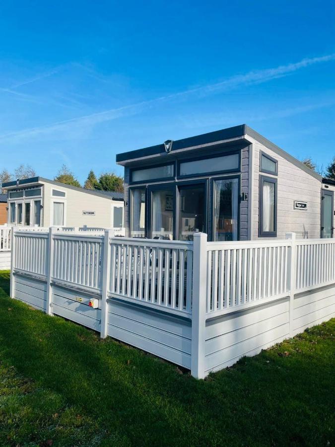 Brians Lodge With Hot Tub Pocklington Exteriör bild
